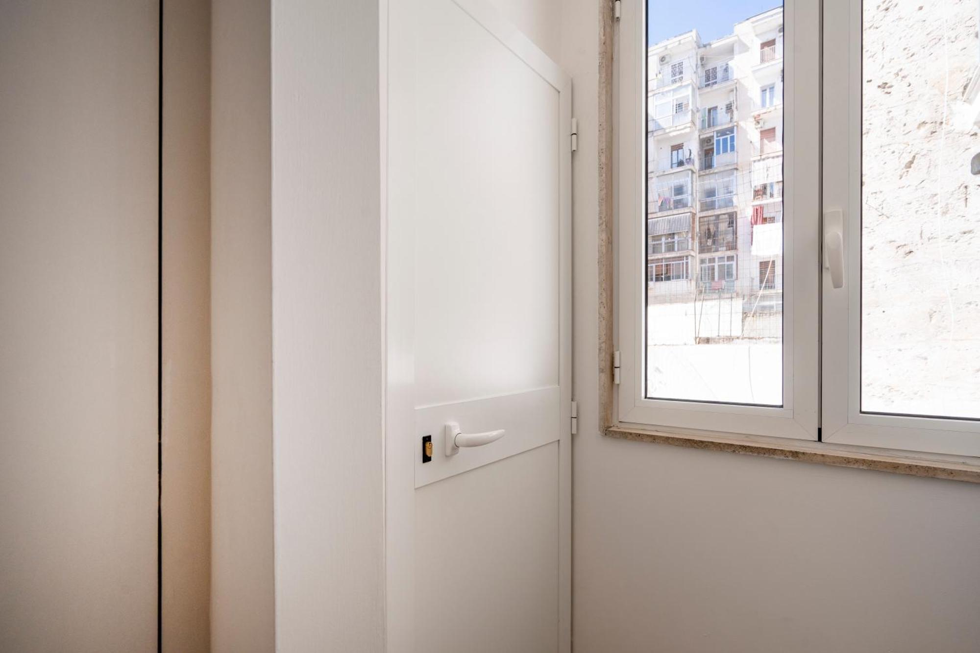 Room 4 - Lovely & Functional Studio Бари Екстериор снимка